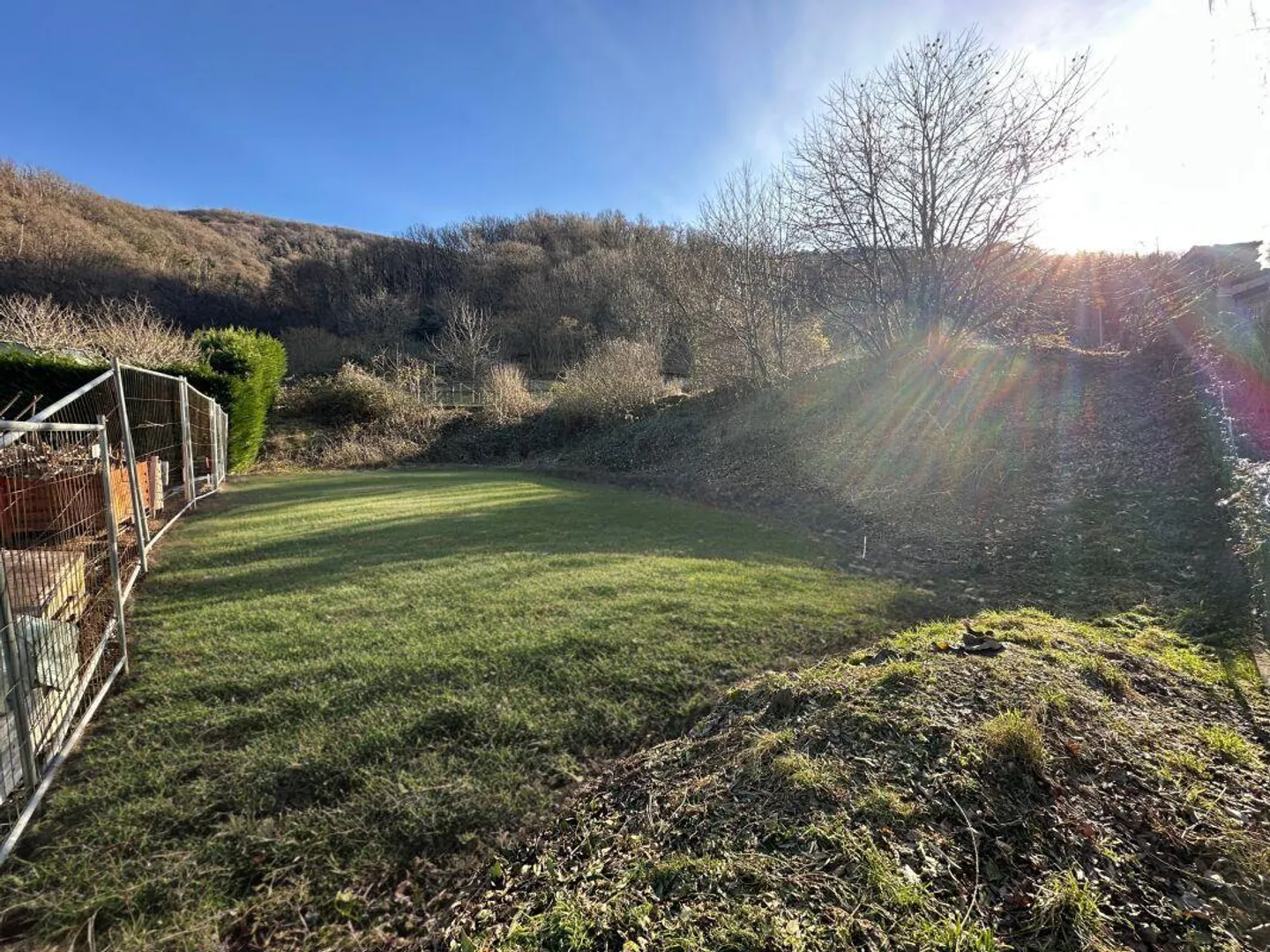 Building plot with lake view, sunny - Photo 3 of 4