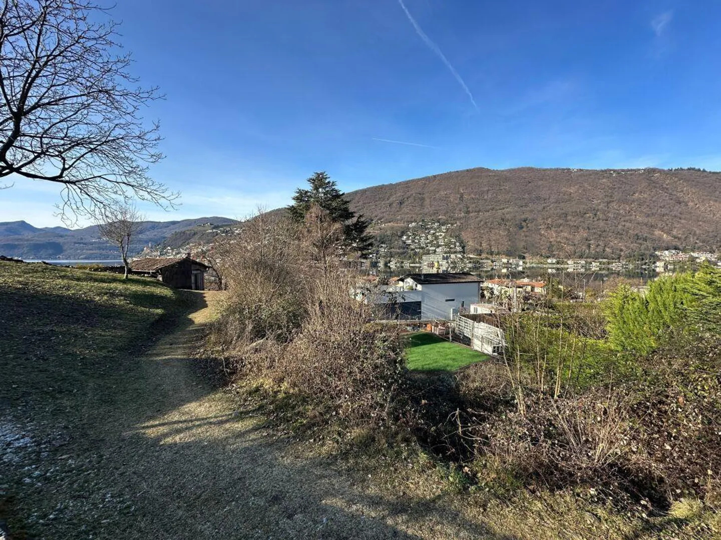 Building plot with lake view, sunny - Photo 4 of 4