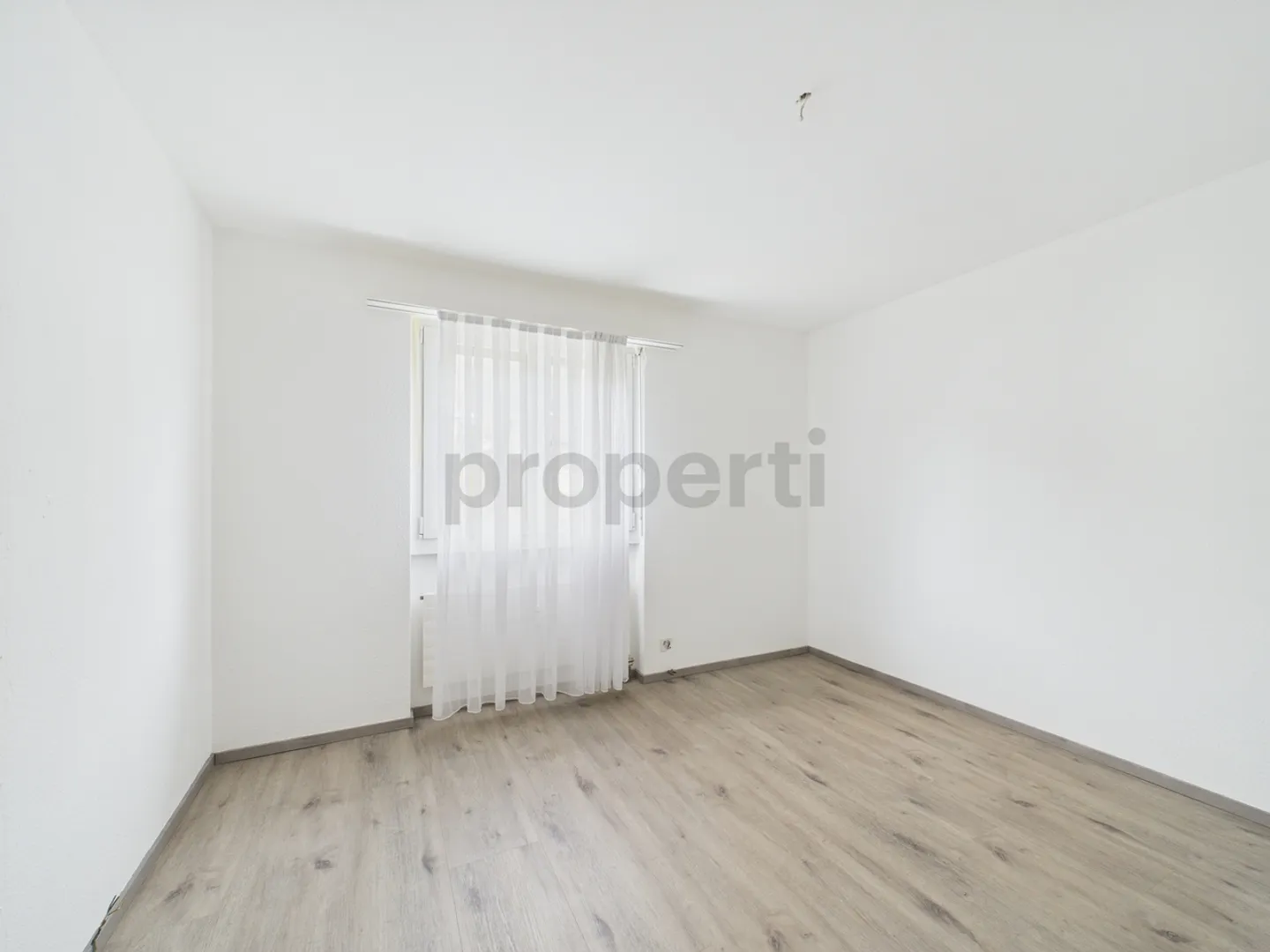 Appartement lumineux de 4 pièces avec balcon et intérieur rénové à Tecknau (BL) - Photo 6 sur 9