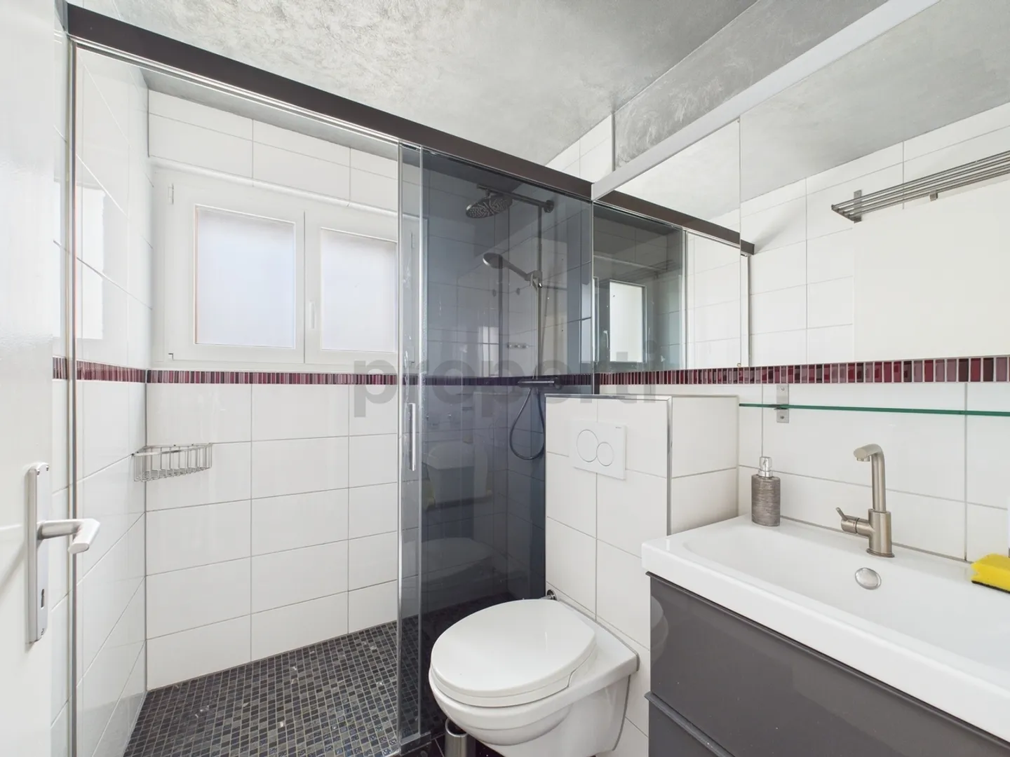 Appartement lumineux de 4 pièces avec balcon et intérieur rénové à Tecknau (BL) - Photo 8 sur 9