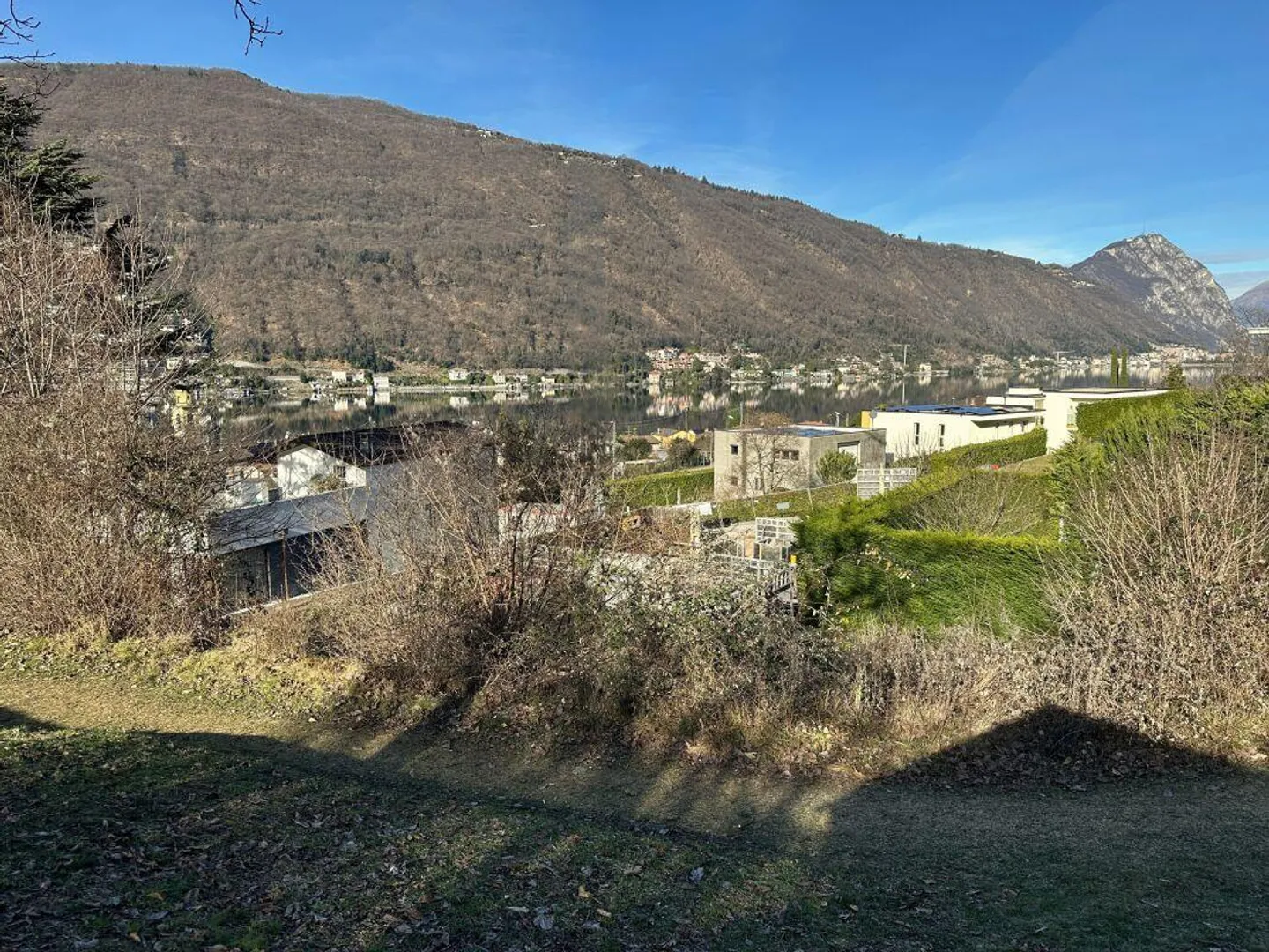 Building plot with lake view, sunny - Photo 1 of 4