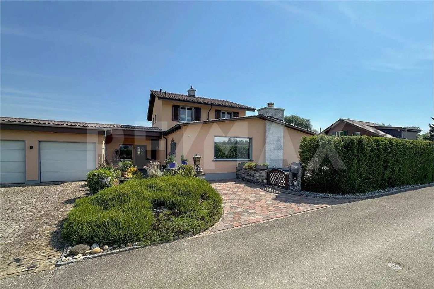 Charming single-family house with large grounds, adjacent to agricultural zone - Photo 2 of 13