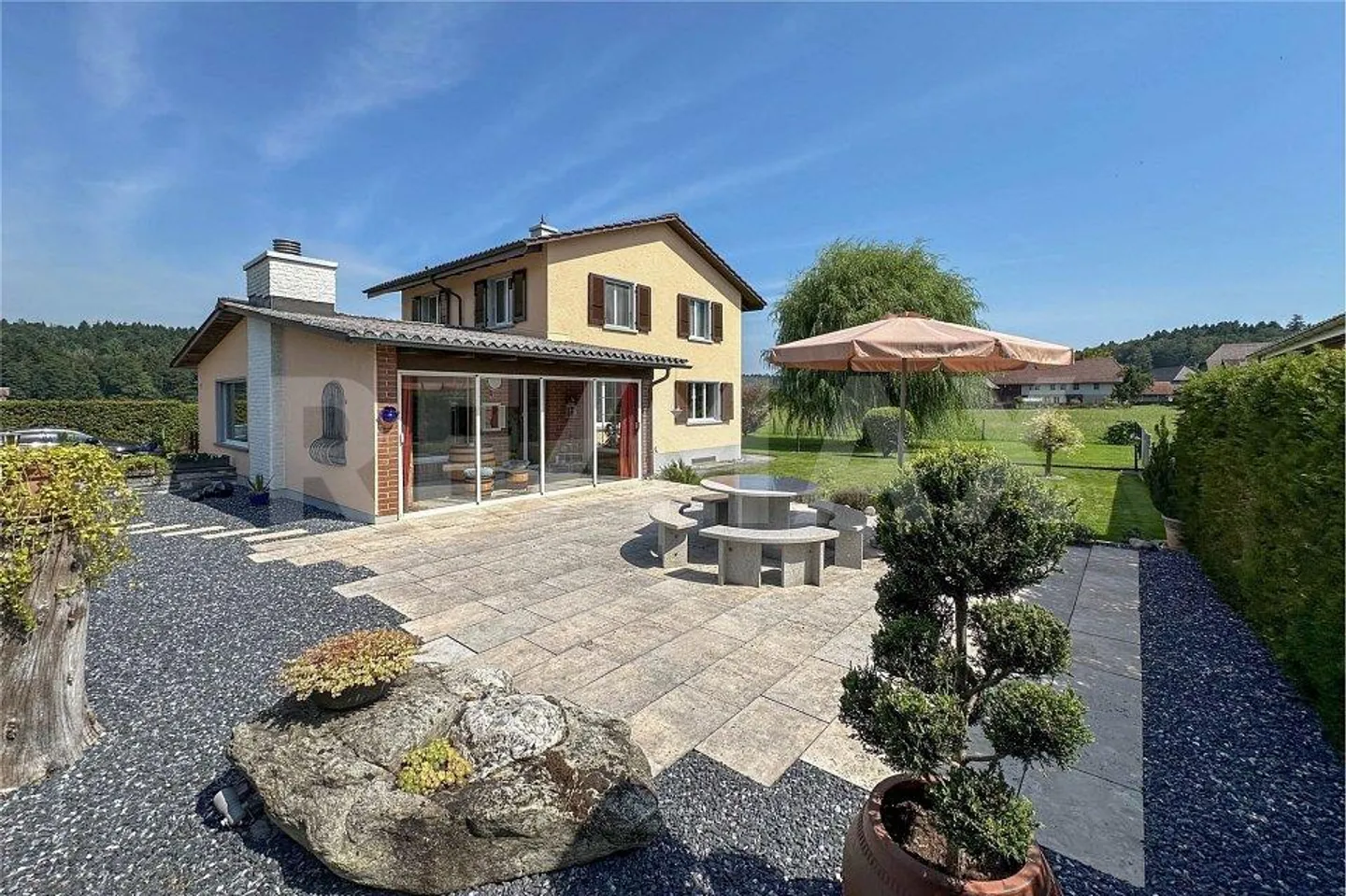 Charming single-family house with large grounds, adjacent to agricultural zone - Photo 3 of 13