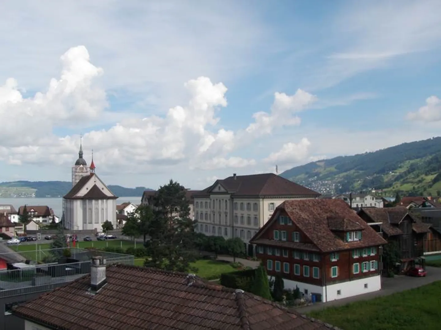 2.5 Attic Apartment in the Village Center (W12) - Photo 11 of 12