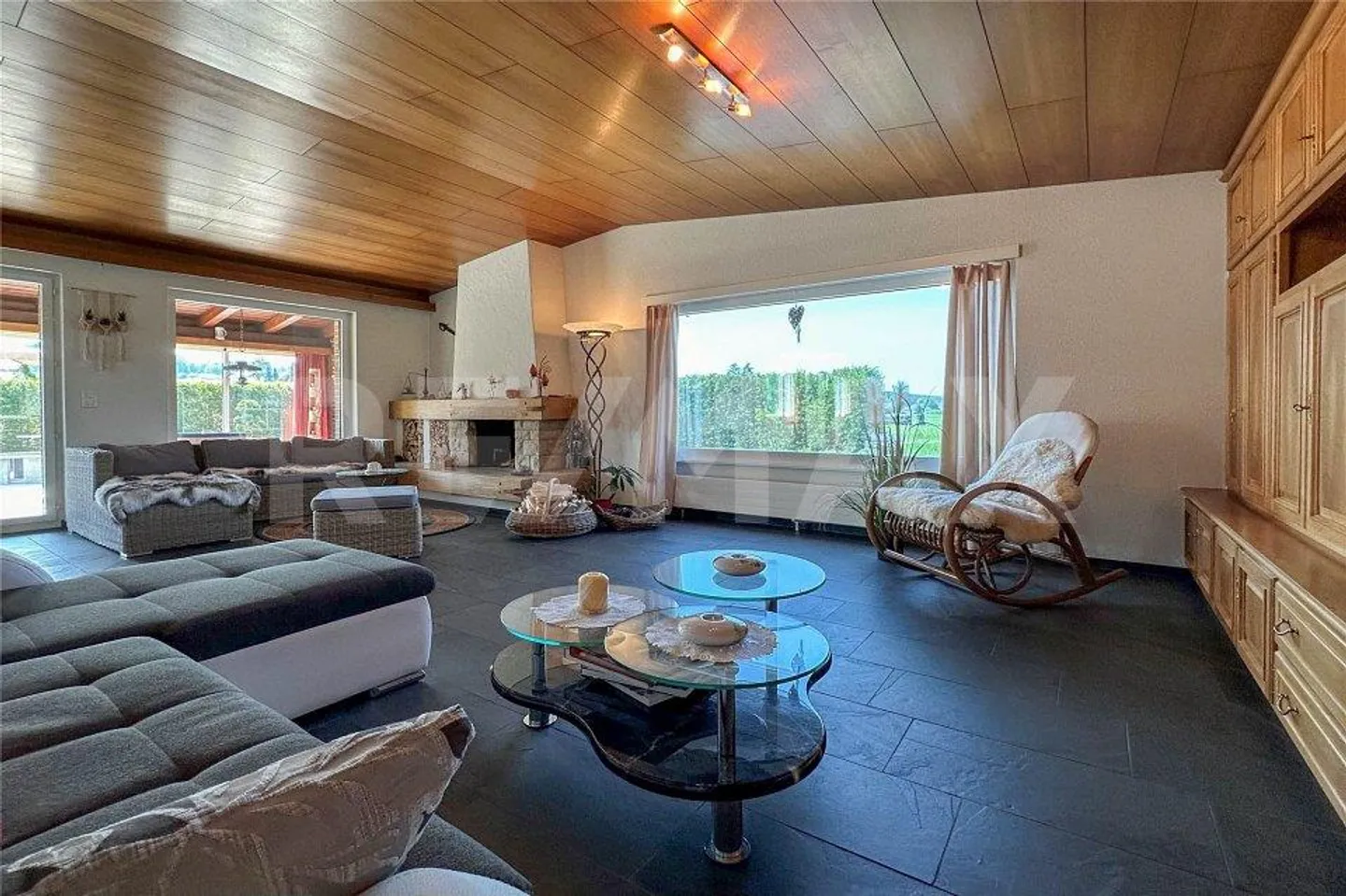 Charming single-family house with large grounds, adjacent to agricultural zone - Photo 5 of 13