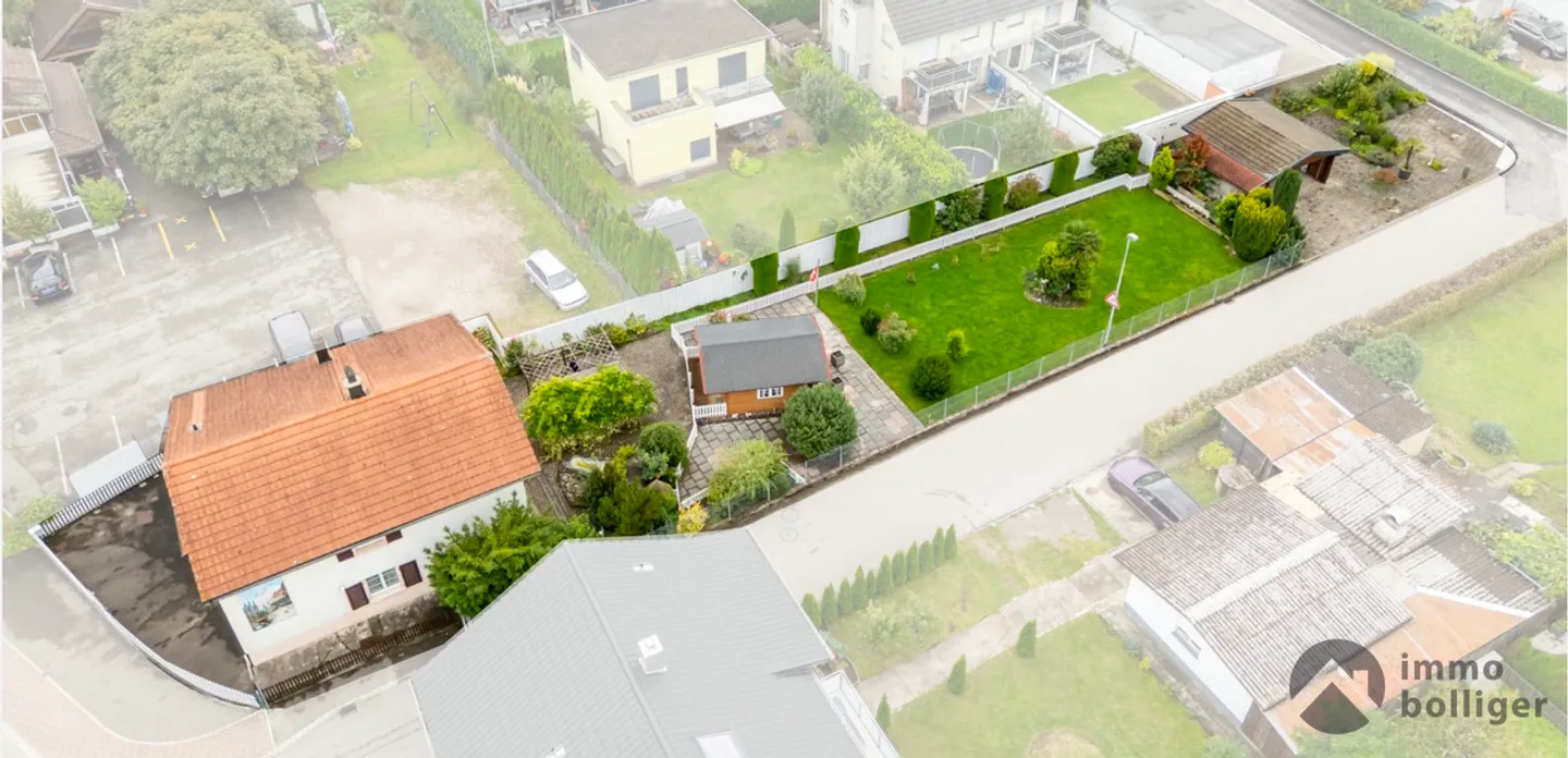 Casa affascinante con grande giardino - tanto spazio per le tue idee, relax, design creativo e allevamento di piccoli animali - Foto 1 di 13