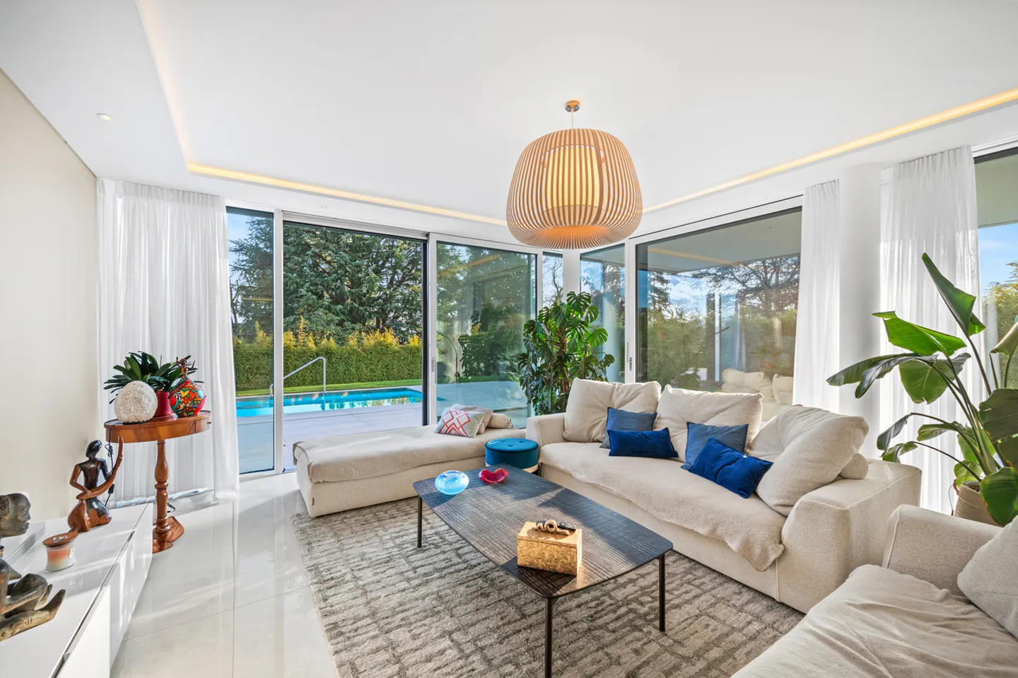 Exceptional apartment with private pool, just steps from Lausanne - Photo 4 of 13