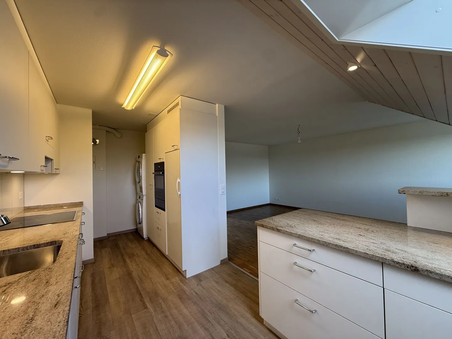 Appartamento mansardato luminoso in una posizione tranquilla! - Foto 1 di 12