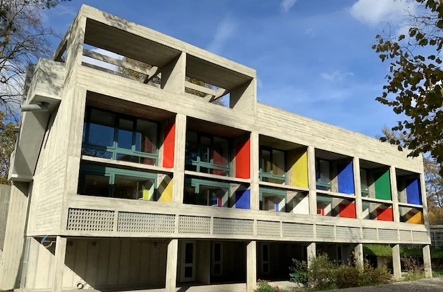 Vivere in un'icona dell'architettura svizzera | Unico appartamento di 3,5 stanze nell'insieme Atelier-5 protetto a Flamatt - Foto 12 di 13