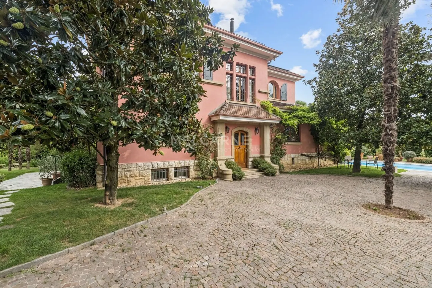 Elegant Villa with Lake View - Photo 14 of 16