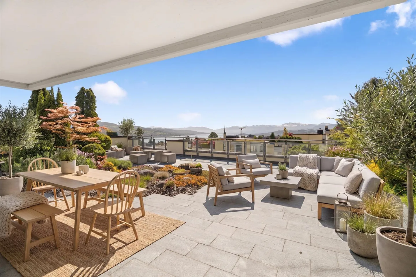 Vivere con vista panoramica sui tetti di Oberrieden - Foto 1 di 27