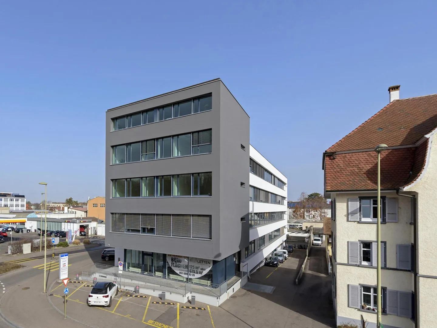 Your new business location: Bright office in Allschwil - Photo 2 of 11