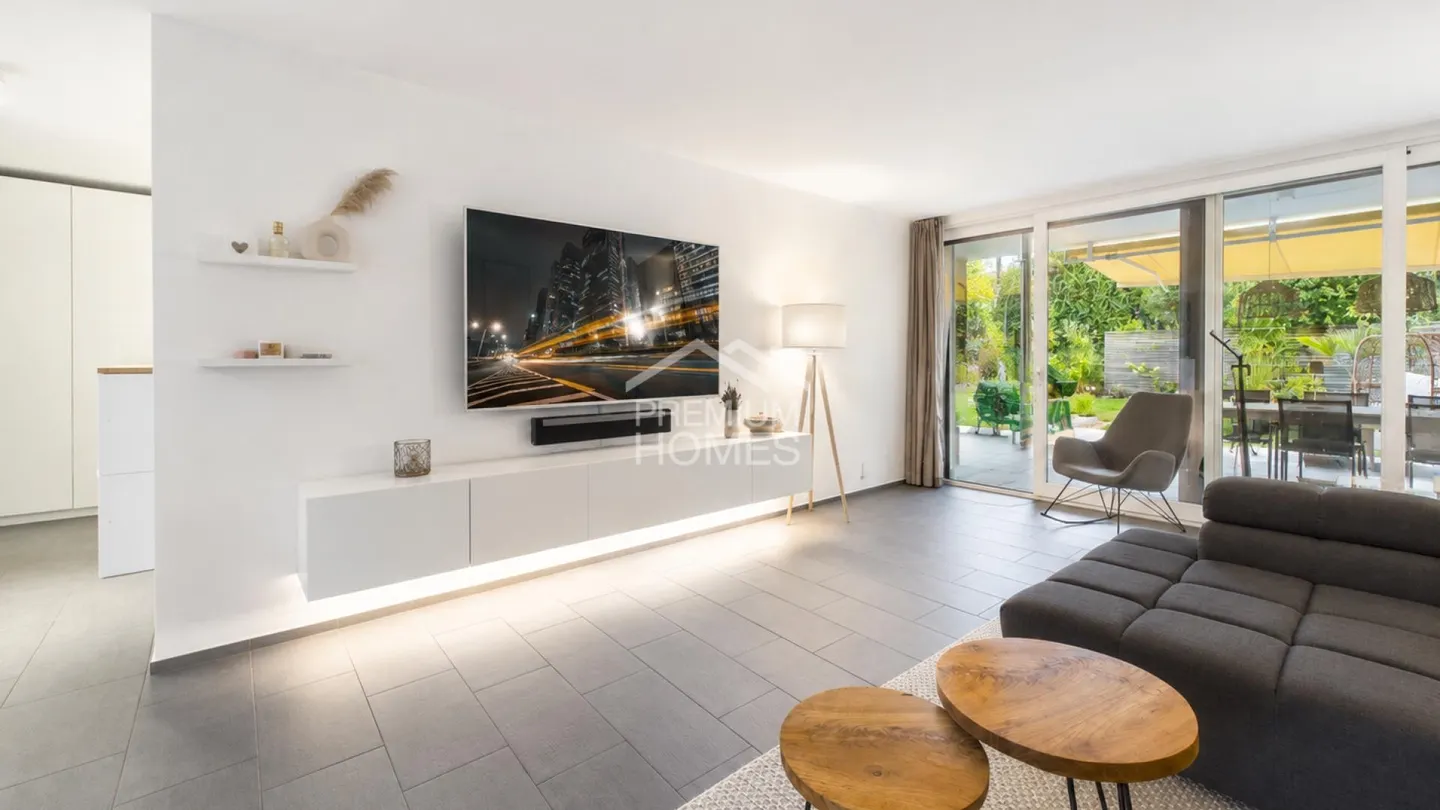 Spacious Garden Apartment - Photo 7 of 13