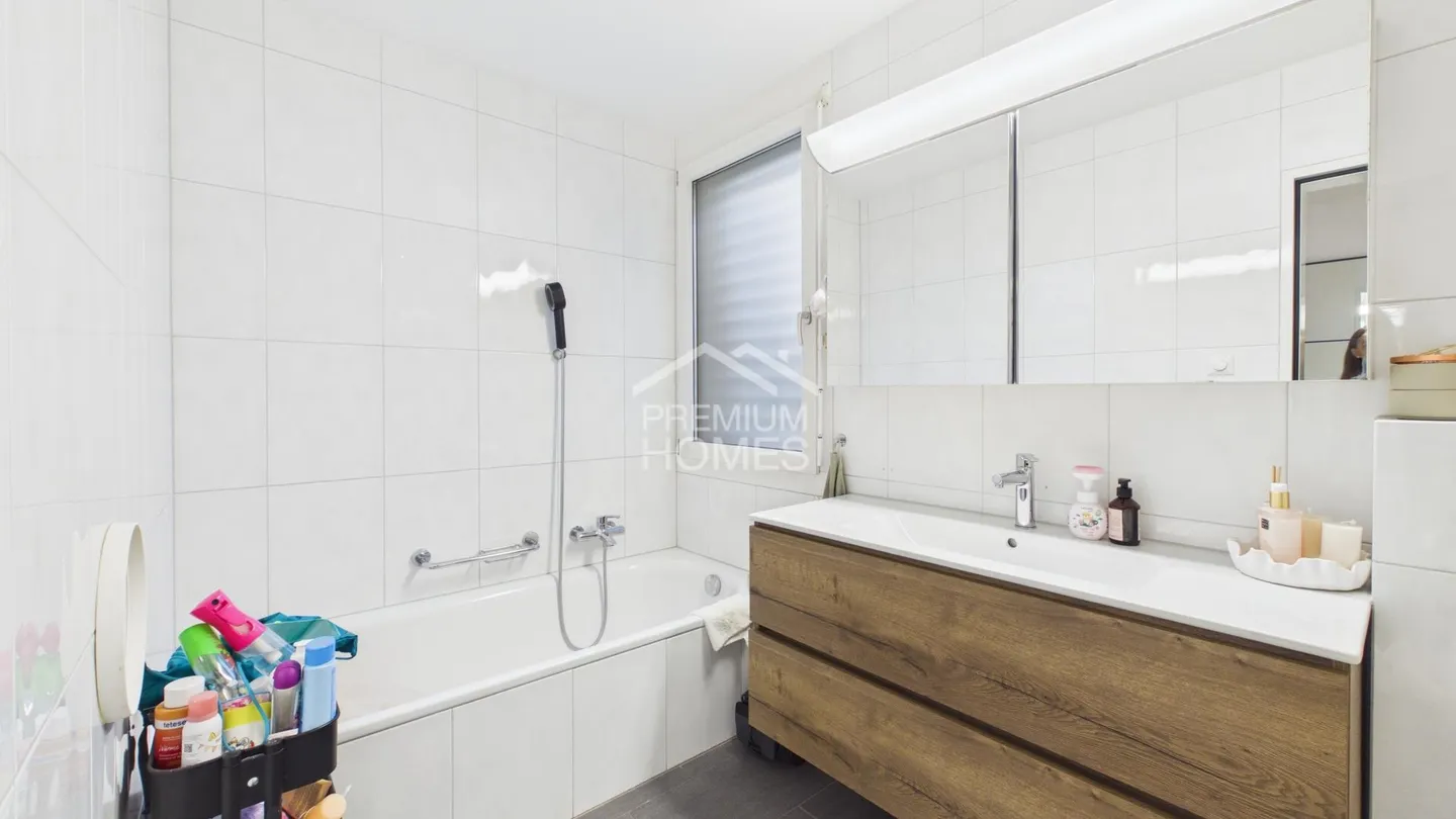 Spacious Garden Apartment - Photo 11 of 13