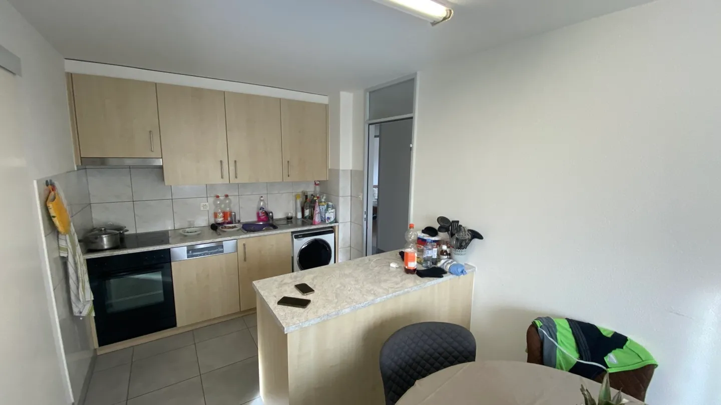 4,5-Zimmer-Wohnung mit Balkon, Aufzug und einem Parkplatz. - Foto 2 von 24