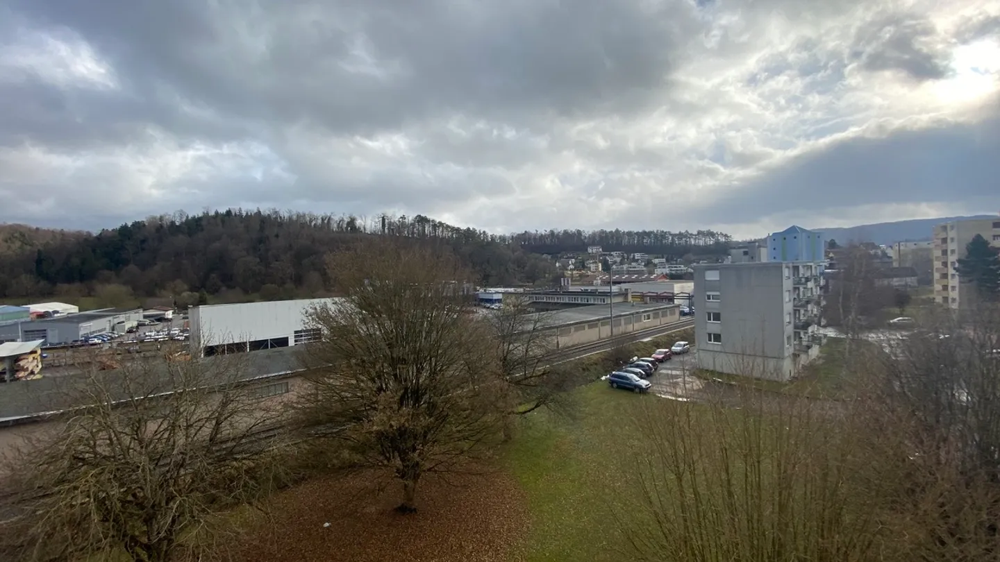 4,5-Zimmer-Wohnung mit Balkon, Aufzug und einem Parkplatz. - Foto 14 von 24