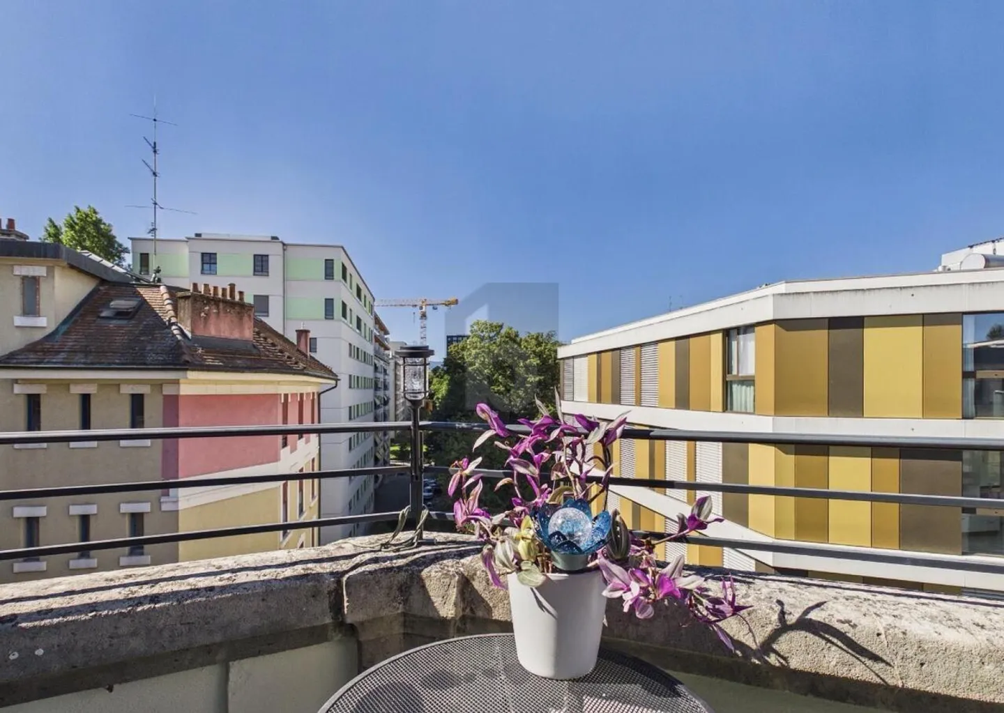 PENTHOUSE WITH BALCONY IN SERVETTE-CHARMILLES - Photo 2 of 6