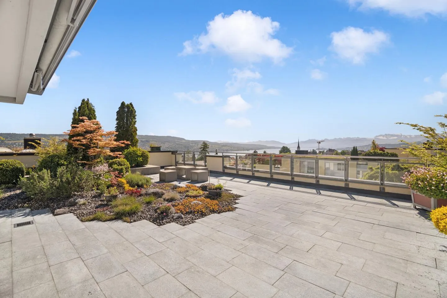 Vivere con vista panoramica sui tetti di Oberrieden - Foto 23 di 27