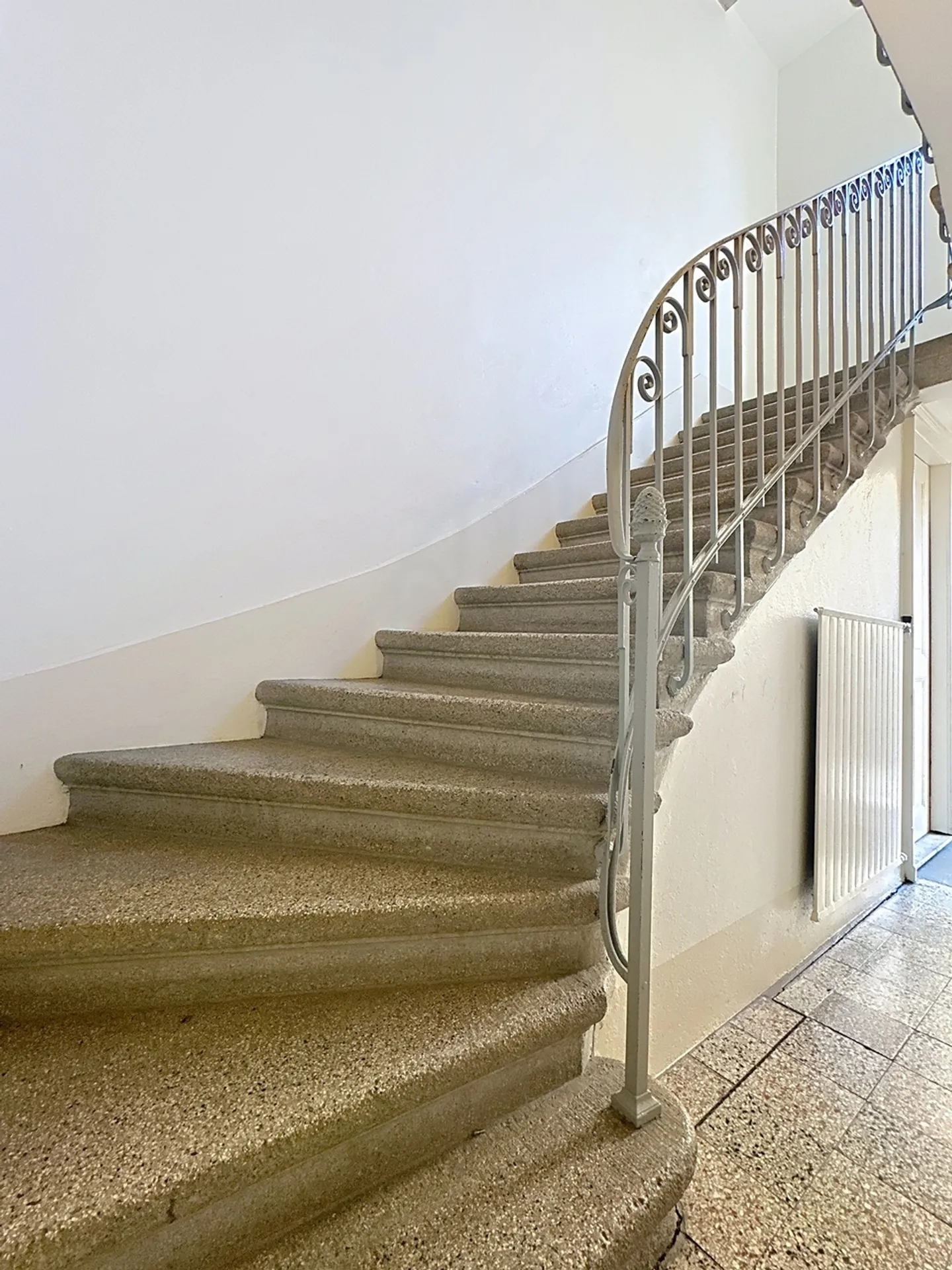 Blocco residenziale affascinante con tre appartamenti nel centro di Friburgo - Foto 12 di 14