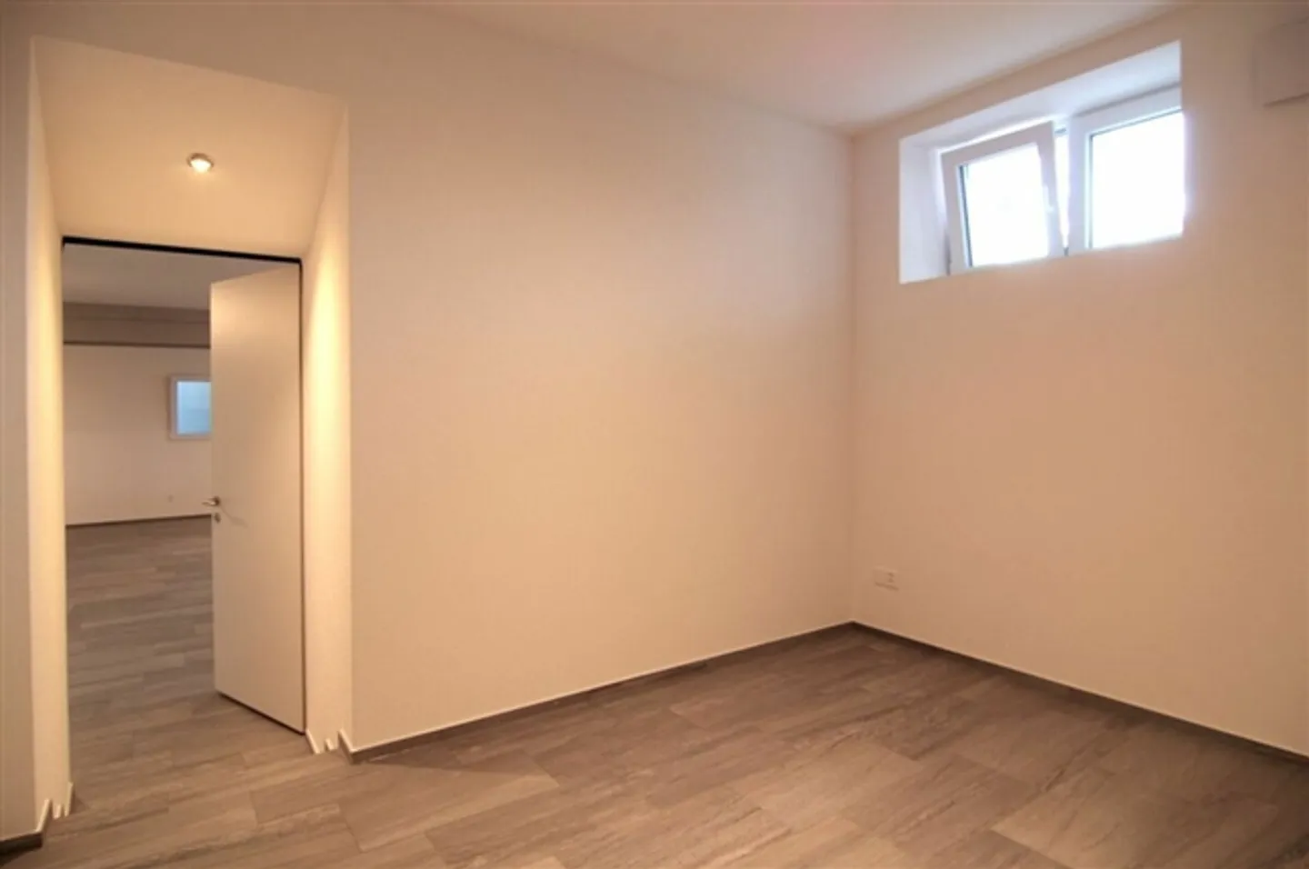 Bureaux modernes et de haute qualité avec cuisine et salle de bain - Photo 5 sur 10