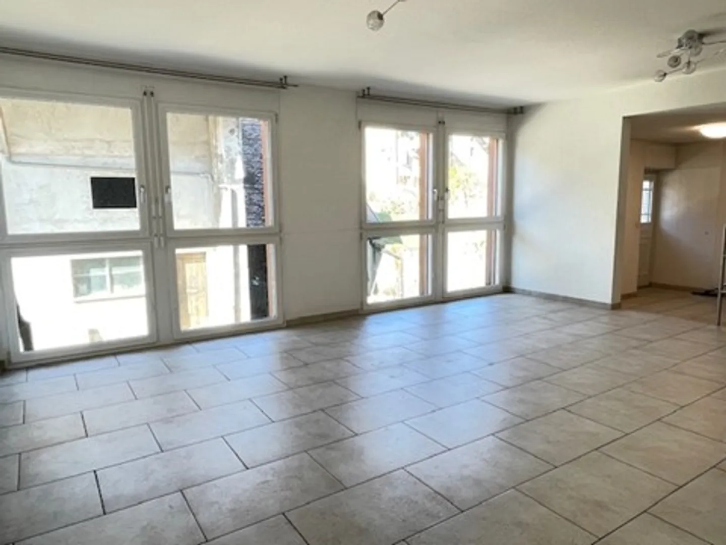 Appartement lumineux 2.5 pièces - Photo 4 sur 7