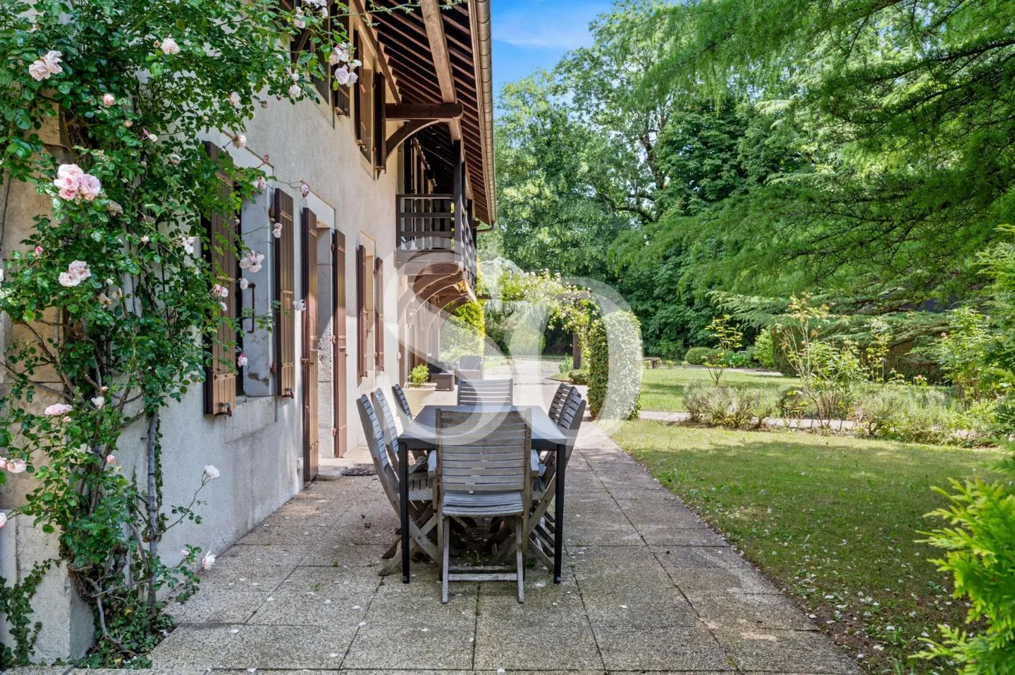 Co-Exclusivity: Beautiful Character Villa in Gingins - Photo 1 of 7