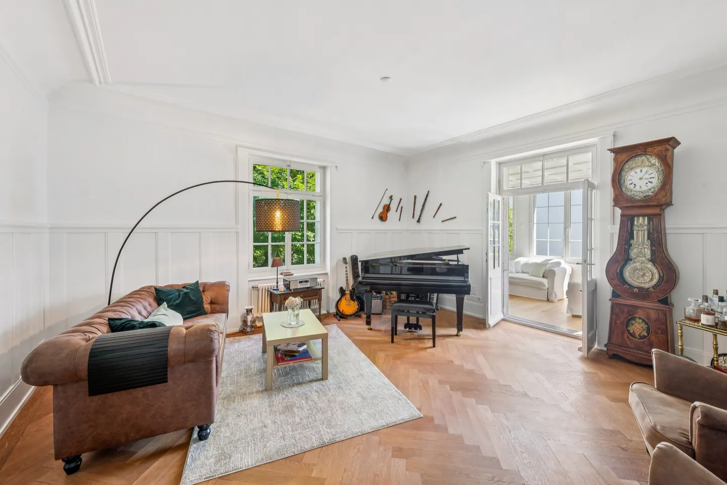 Rare gem with large grounds and various outbuildings - Photo 2 of 12