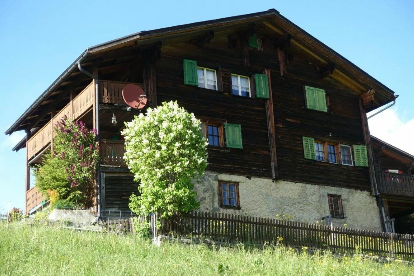 Casa bifamiliare con ampio spazio esterno - Foto 1 di 6