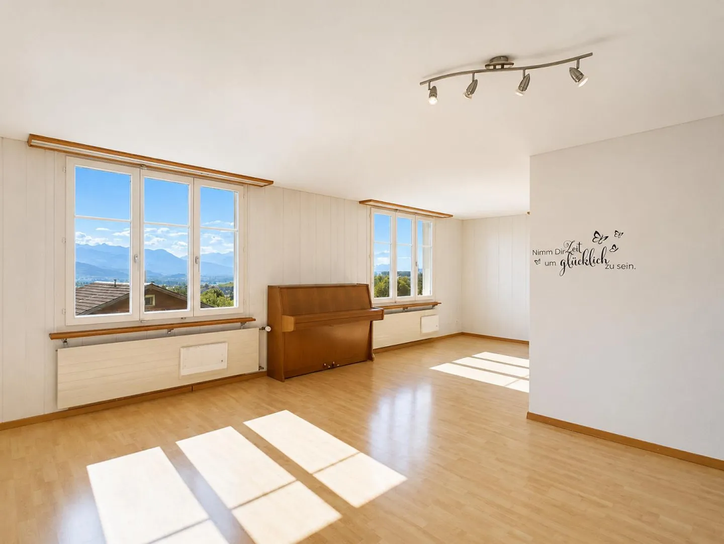 Charmantes Haus mit Traumhafter Aussicht - Foto 1 von 9