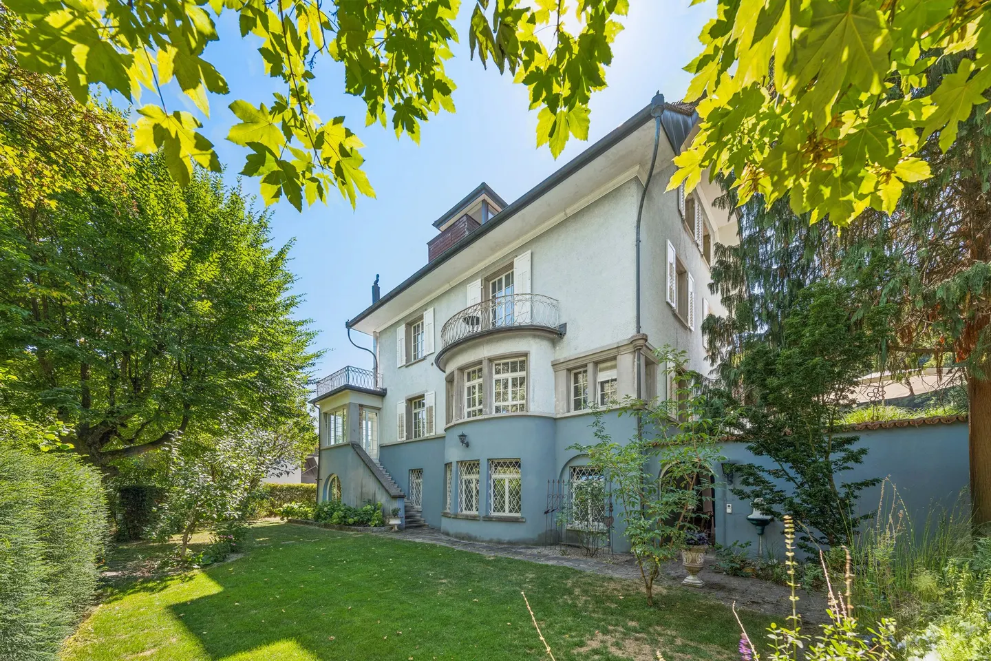 Rare gem with large grounds and various outbuildings - Photo 11 of 12