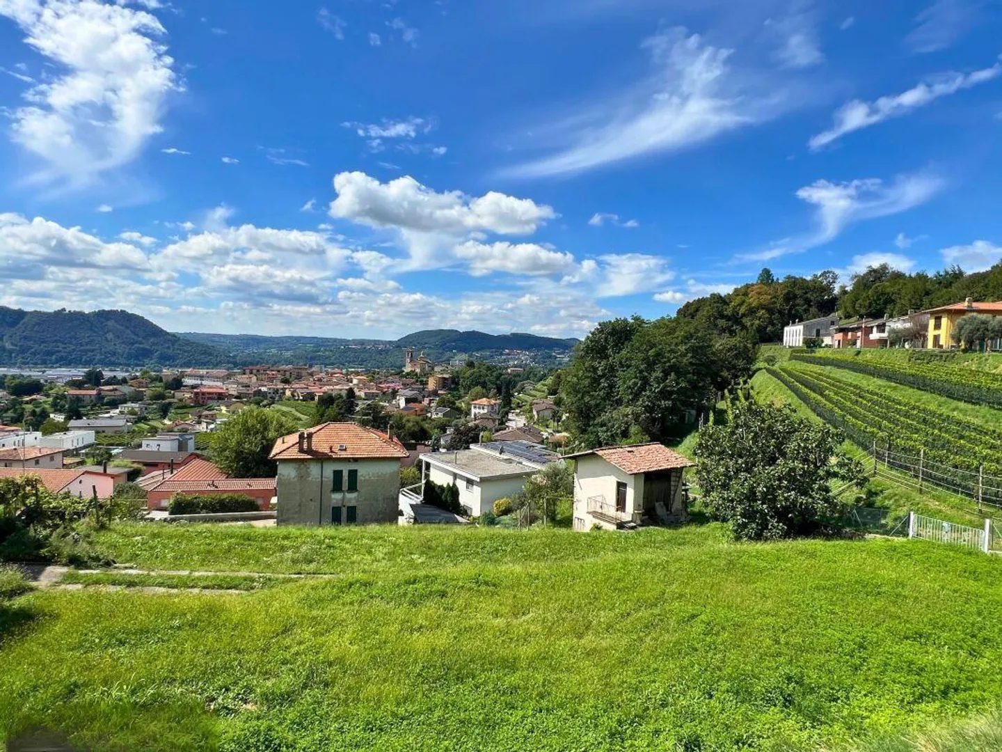 Terrain constructible avec vue dégagée et ensoleillée - Photo 5 sur 5