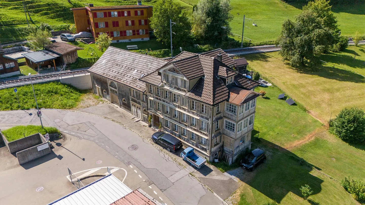 Mehrfamilienhaus mit Ausbaupotenzial - Foto 2 von 9
