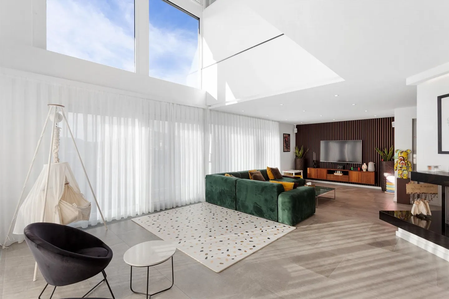 A Home That Inspires: Dream Villa with Garden Paradise - Photo 2 of 6