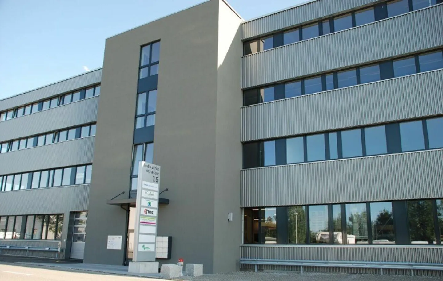 "Funktionale Gewerbeflächen für Produktion/Lager/Büro" - Foto 2 von 8