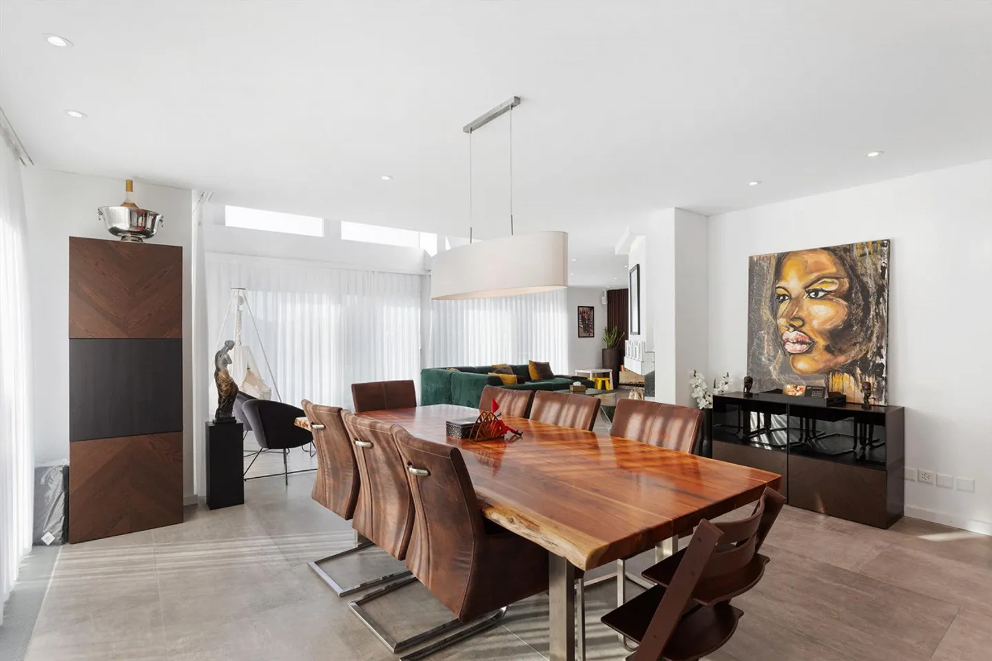 A Home That Inspires: Dream Villa with Garden Paradise - Photo 3 of 6