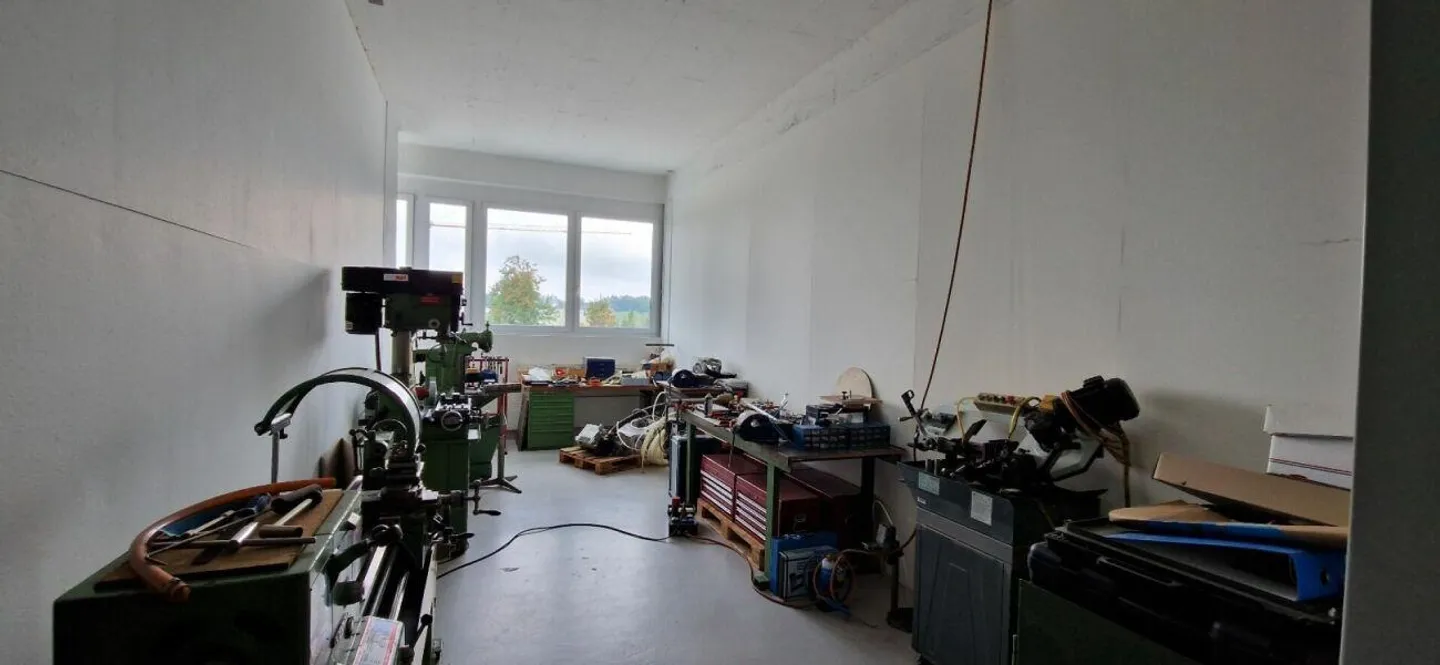 "Funktionale Gewerbeflächen für Produktion/Lager/Büro" - Foto 4 von 8