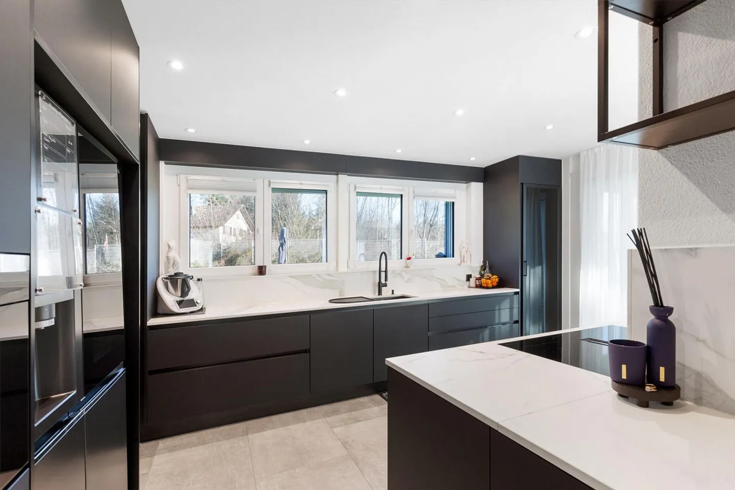 A Home That Inspires: Dream Villa with Garden Paradise - Photo 5 of 6