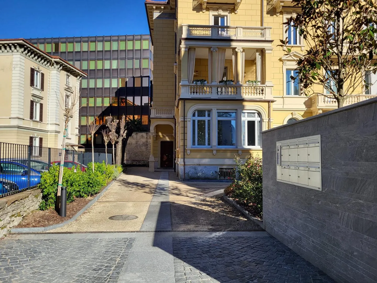 Bellissimo Appartamento in Palazzo d' Epoca, Ristrutturato 2.5 loc - Foto 1 di 9