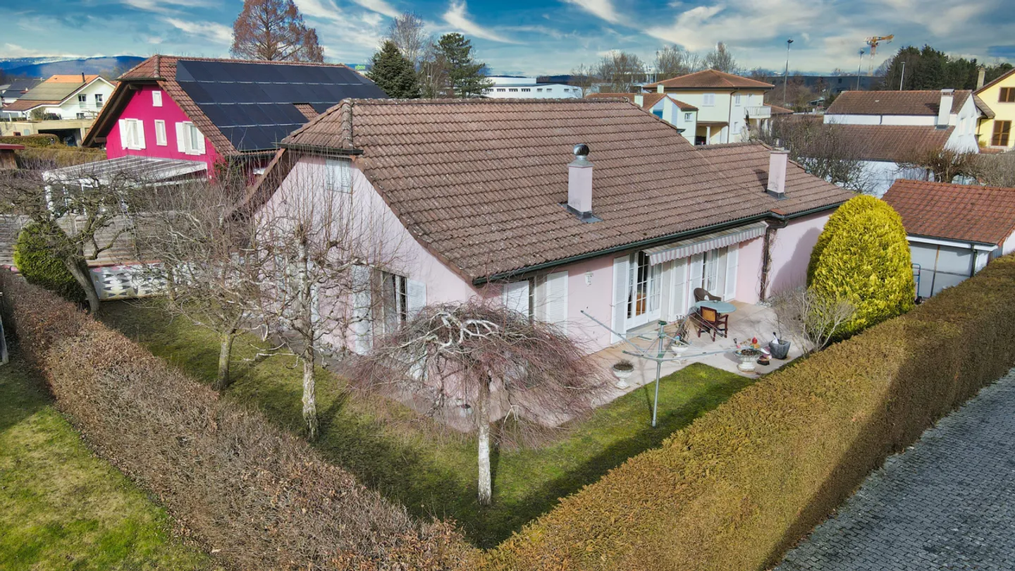 Charmante Villa in Ruhiger Lage - Foto 2 von 19