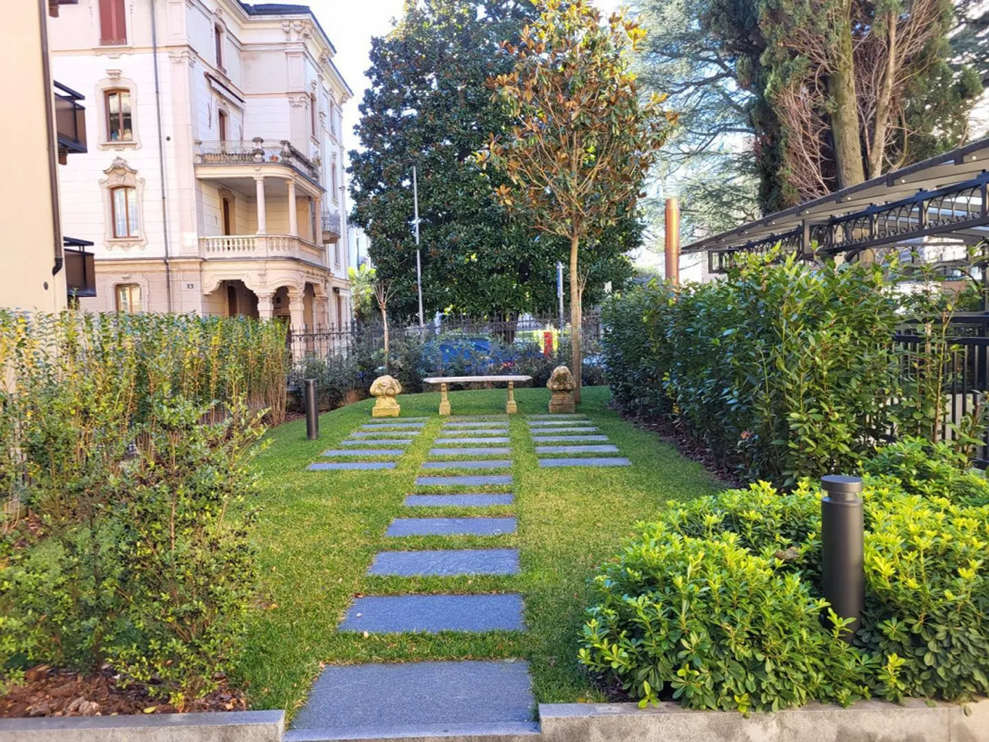 Bellissimo Appartamento in Palazzo d' Epoca, Ristrutturato 2.5 loc - Foto 2 di 9