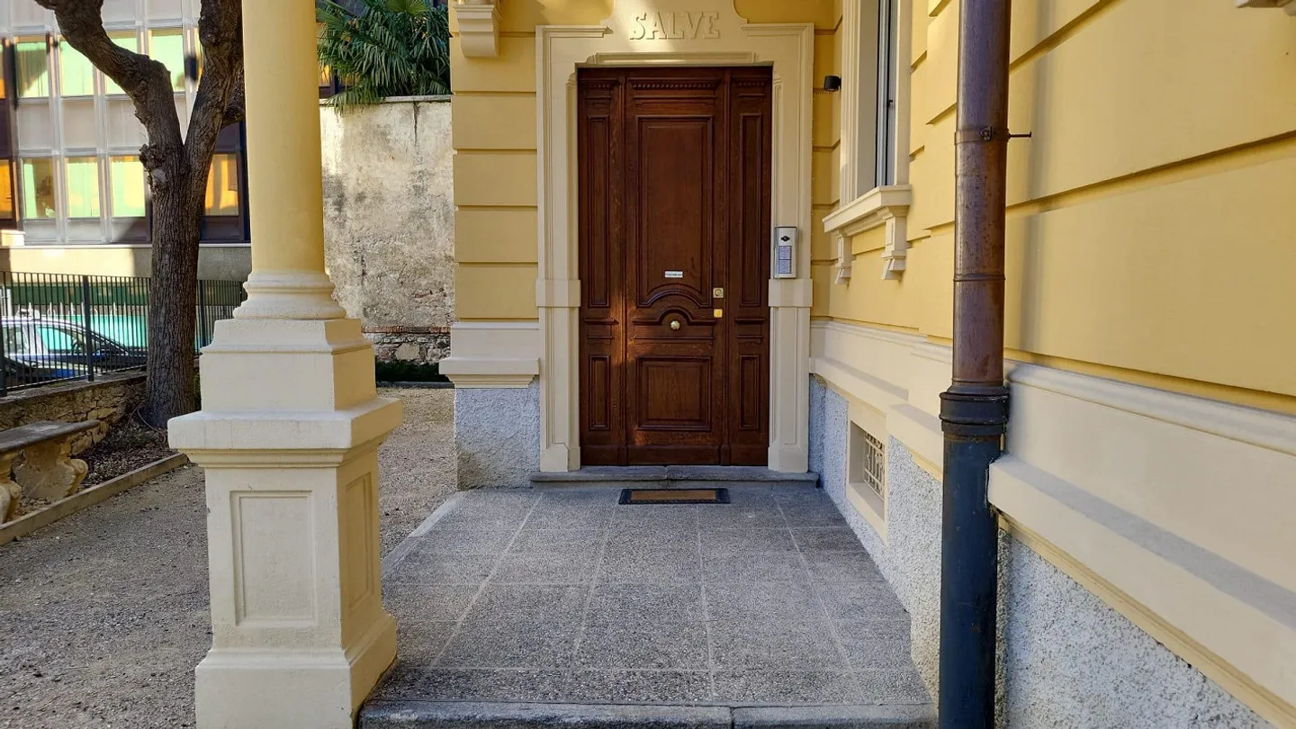 Bellissimo Appartamento in Palazzo d' Epoca, Ristrutturato 2.5 loc - Foto 3 di 9