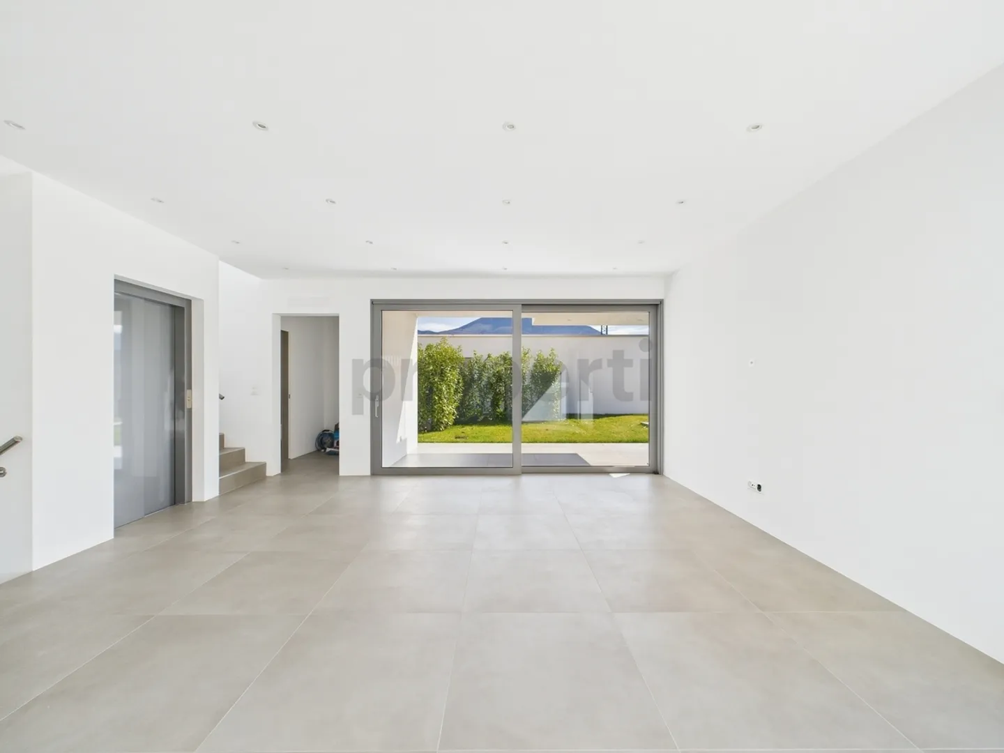 Villa di nuova costruzione con piscina a Gravesano - Foto 2 di 10
