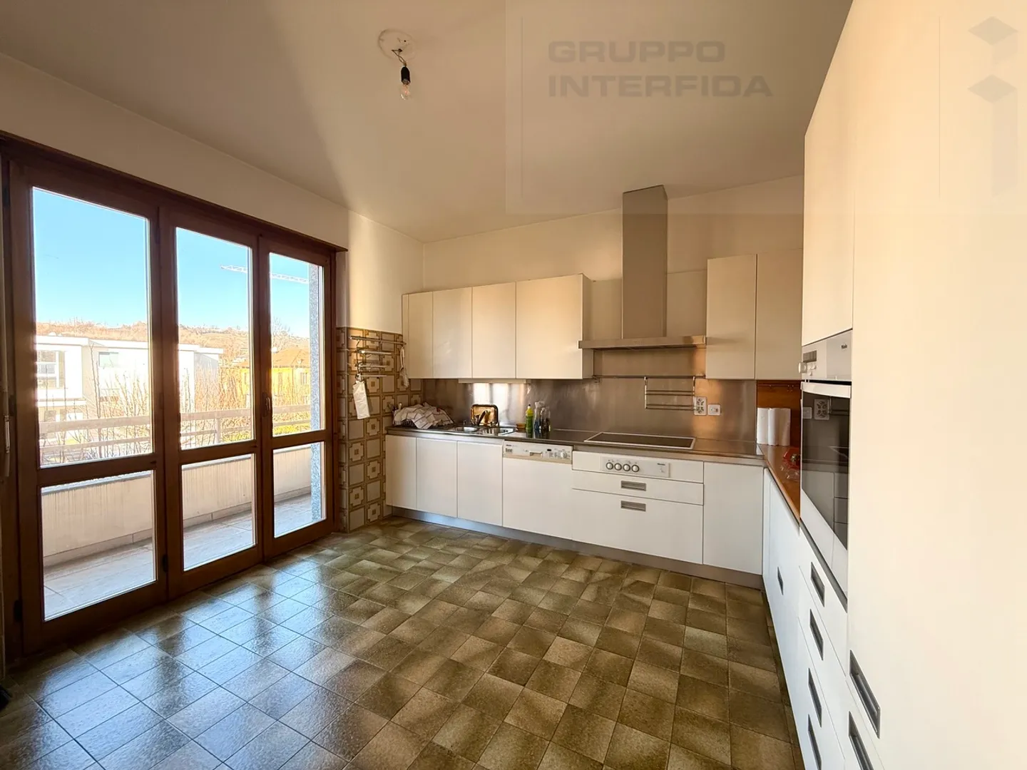 Maison spacieuse avec appartement séparé - Photo 5 sur 12