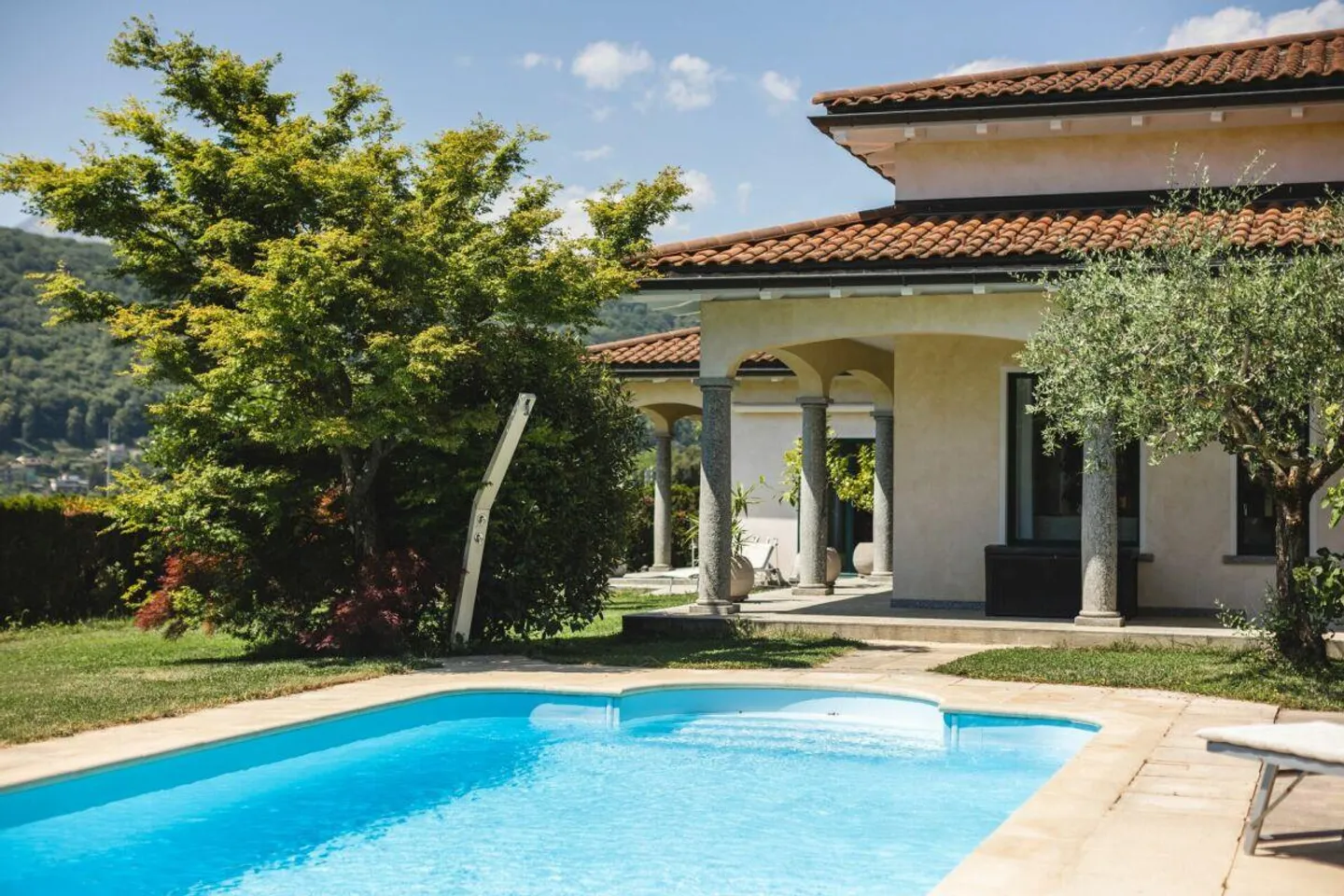 Nous vendons une élégante villa avec piscine à Cadro - Photo 6 sur 30