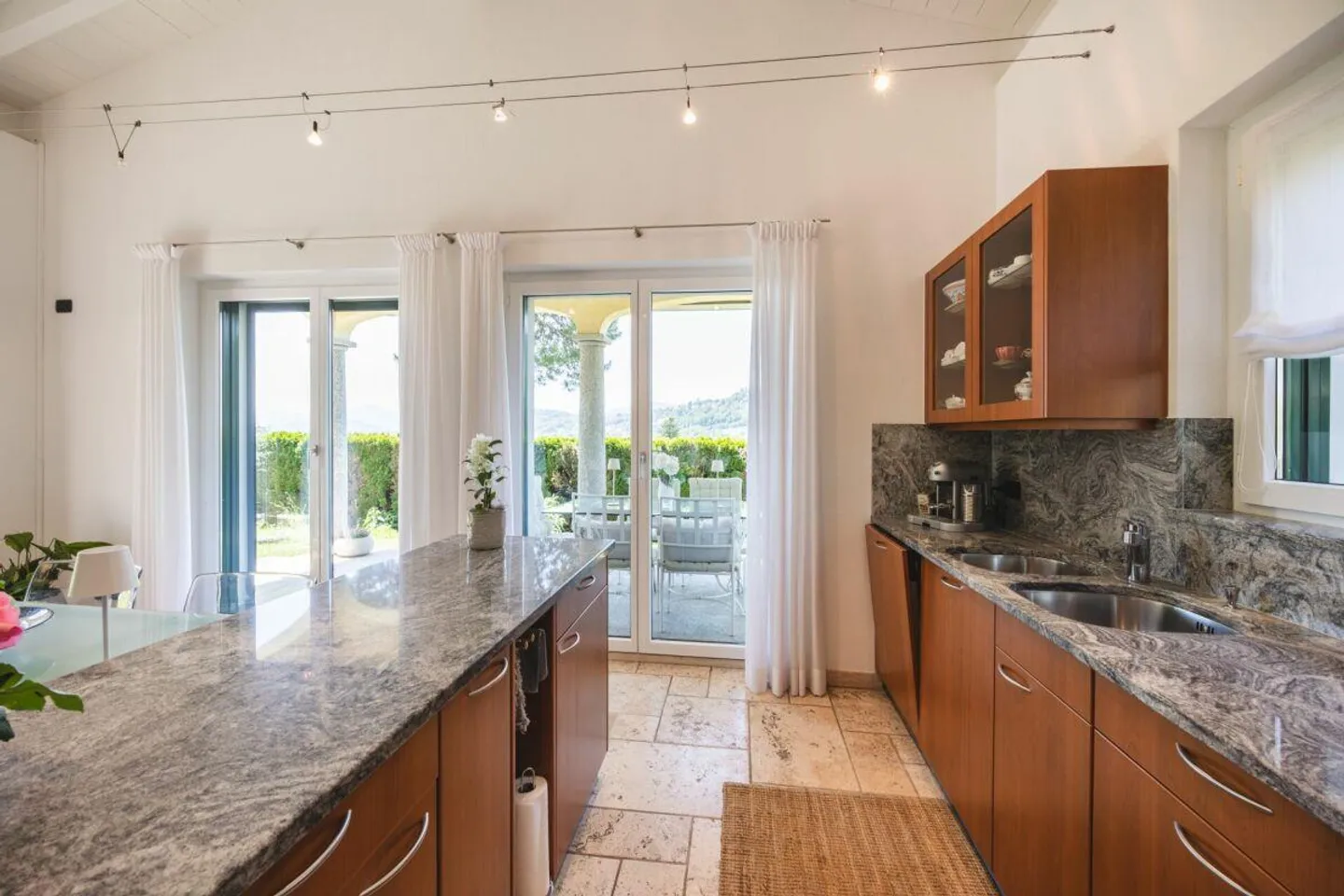 Nous vendons une élégante villa avec piscine à Cadro - Photo 14 sur 30
