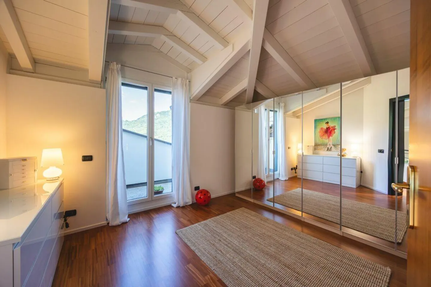 Nous vendons une élégante villa avec piscine à Cadro - Photo 17 sur 30