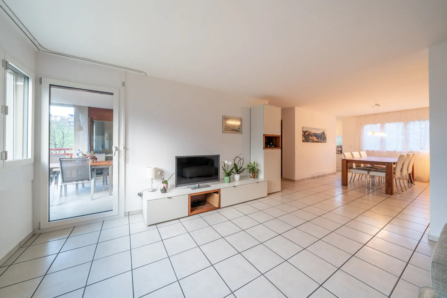 Fully rented multi-family house in a central residential location - Photo 2 of 9