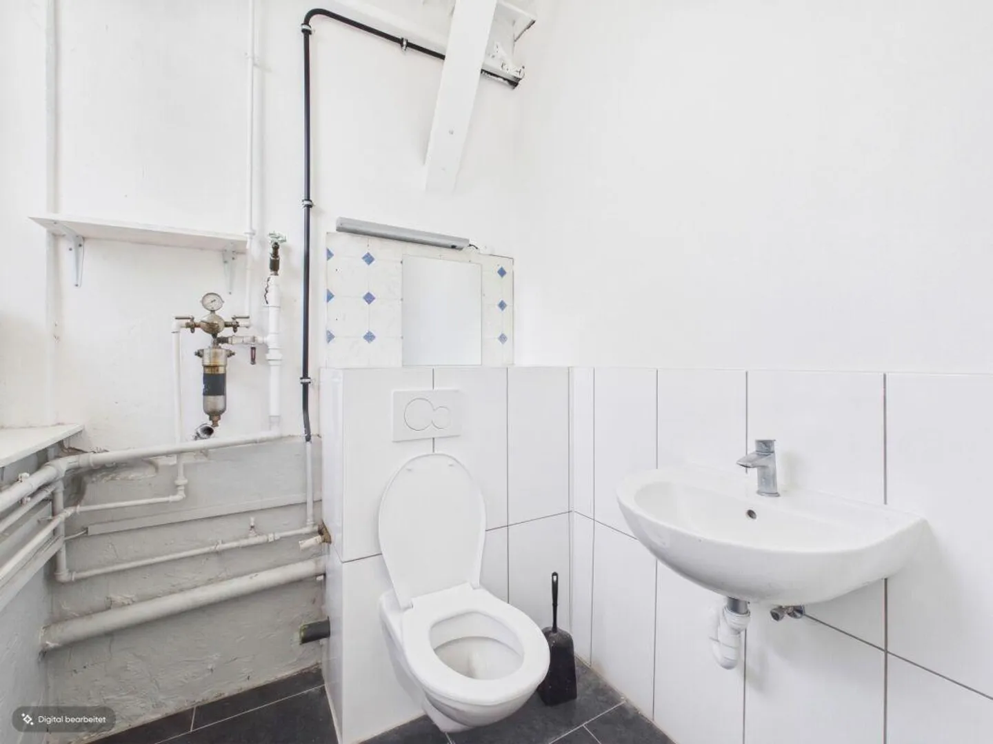 Commercial space with ramp and versatile usage potential - Photo 6 of 7
