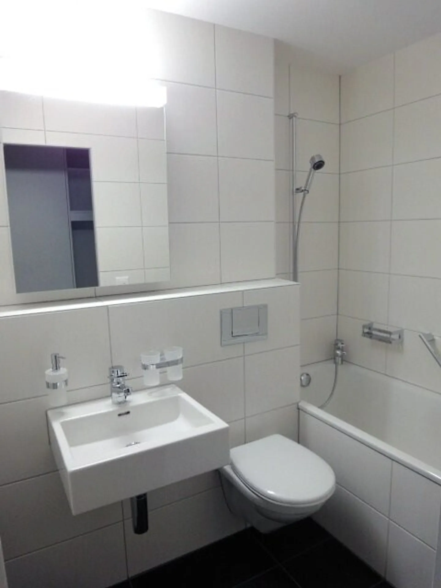 Appartement de 2.5 pièces de 62 m² au 7ème étage avec balcon - Photo 3 sur 9