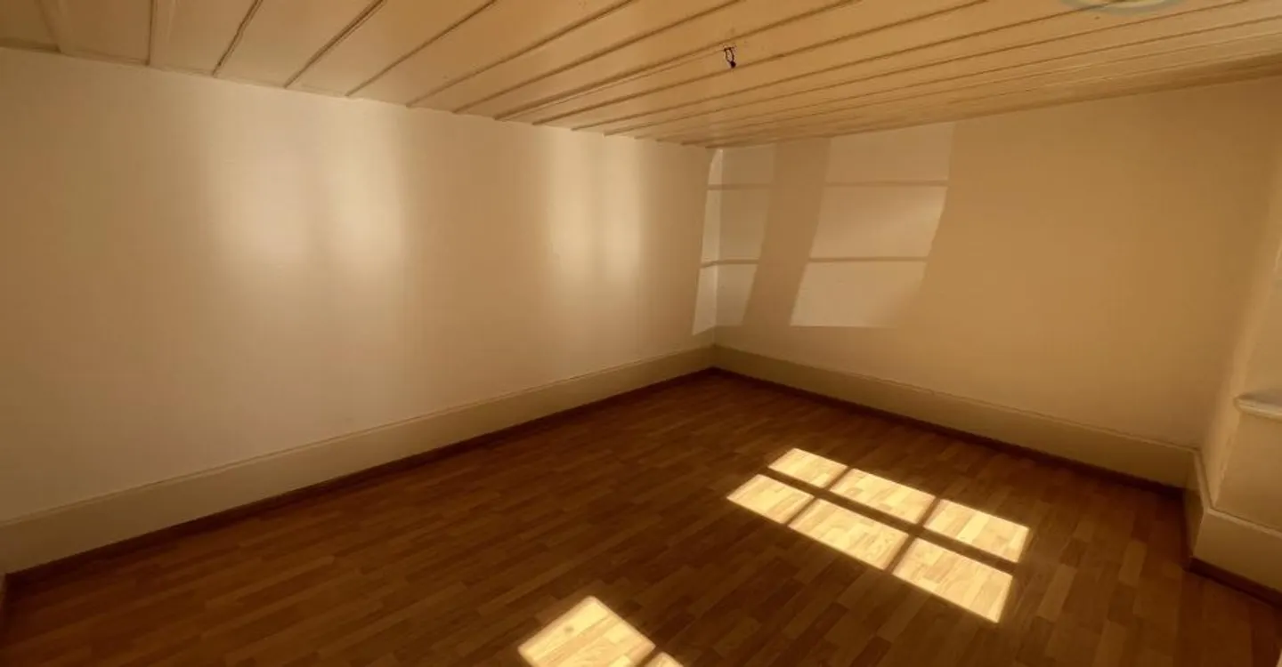 Haus im Zentrum der mittelalterlichen Stadt Saint-Ursanne - Foto 2 von 10